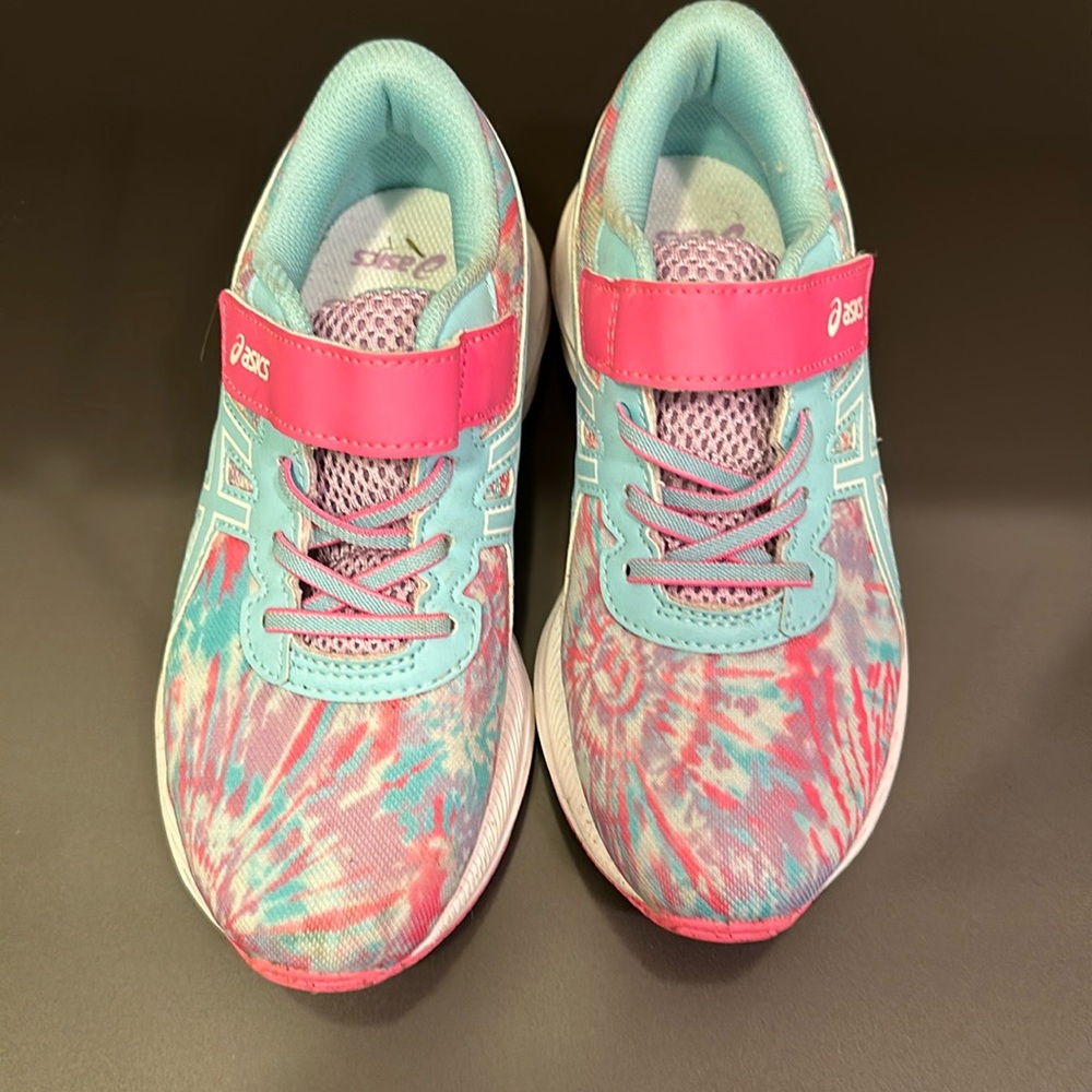 Near new Girls ASICS running shoes